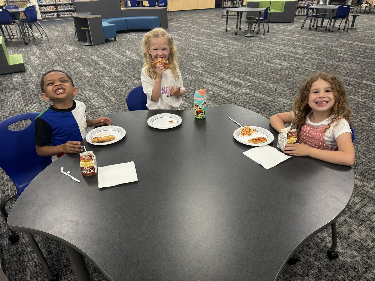 mullinsjennaj's tweet photo. So much help today with acting principal for the day, Maggie. She signed payroll, ate pizza lunch with some students, ordered popsicles, and organized the lost and found. #GSDPride #HunterHornets #InMarauderCountry @miss_camilleri https://t.co/3G5E3dVdne