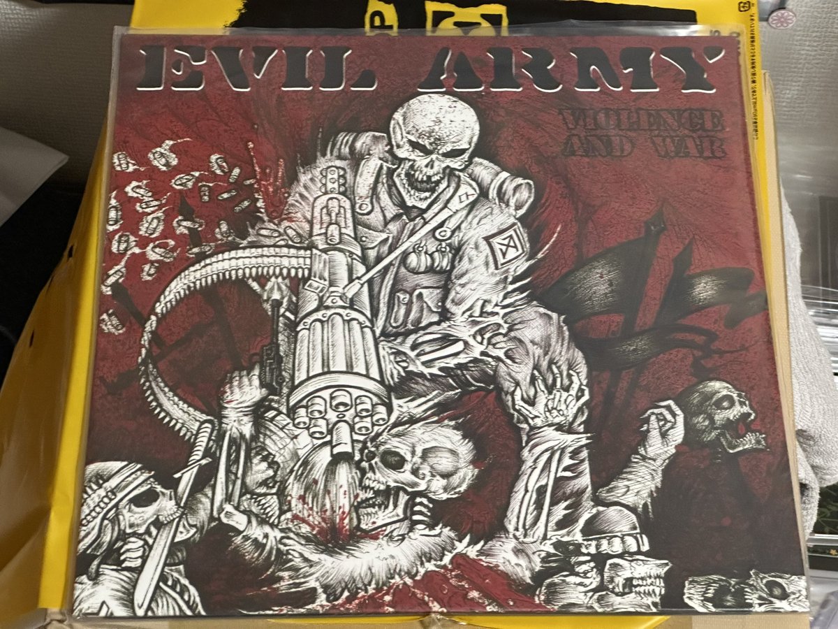 shishineko44225's tweet photo. #今日のヘヴィメタル盤💿
#EVILARMY🇺🇸
#VIOLENCEANDWAR
#vinyl #EP
#THRASHMETAL https://t.co/K3uGWagXBh