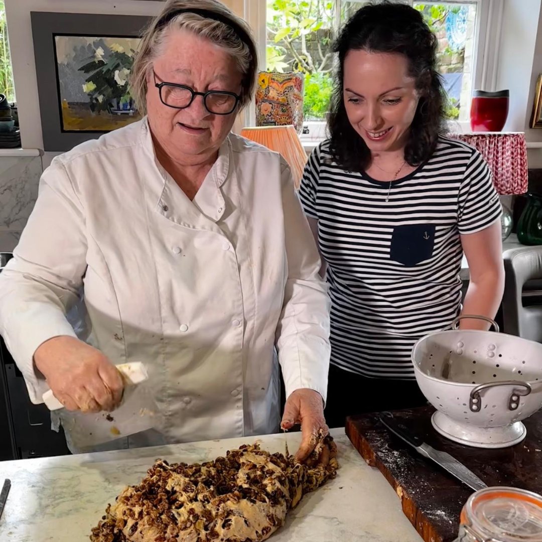 RosemaryShrager's tweet image. Testing new flours with Michaela from a new supplier! Brilliant baking fun!

#BakingBread #BakingFun #NewFlours #BakingSupplies #ArtisanBaking #BakingInspiration #BakingTime #BreadMaking