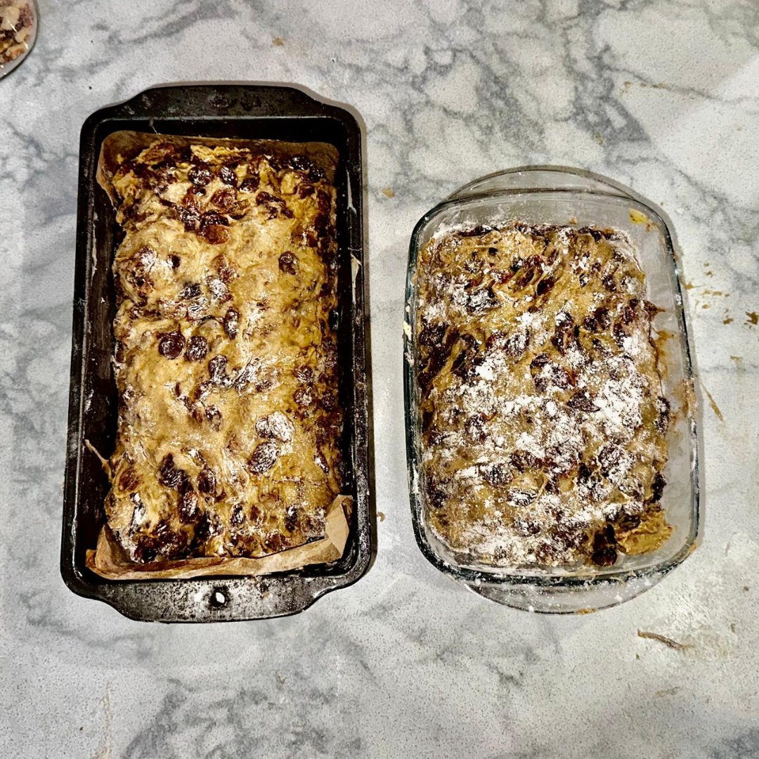 RosemaryShrager's tweet image. Testing new flours with Michaela from a new supplier! Brilliant baking fun!

#BakingBread #BakingFun #NewFlours #BakingSupplies #ArtisanBaking #BakingInspiration #BakingTime #BreadMaking