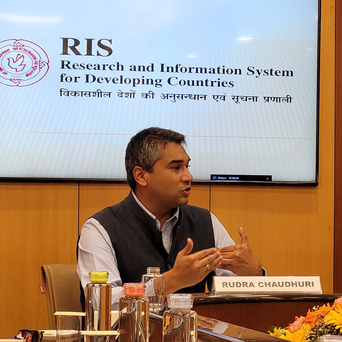 RIS_NewDelhi's tweet photo. RIS hosted Dr @Rudra_81 Director @CarnegieIndia at the #CEOSpeak Series for an interaction with RIS Faculty
We thank him for an insightful/lively discourse on #TechSecurity & Digital Public Infrastructure #DPI. Also thank RIS Faculty for active exchange of views @Sachin_Chat https://t.co/PudZiEDOQi