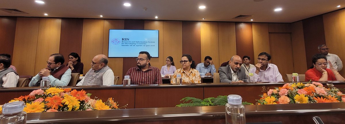 RIS_NewDelhi's tweet photo. RIS hosted Dr @Rudra_81 Director @CarnegieIndia at the #CEOSpeak Series for an interaction with RIS Faculty
We thank him for an insightful/lively discourse on #TechSecurity & Digital Public Infrastructure #DPI. Also thank RIS Faculty for active exchange of views @Sachin_Chat https://t.co/PudZiEDOQi