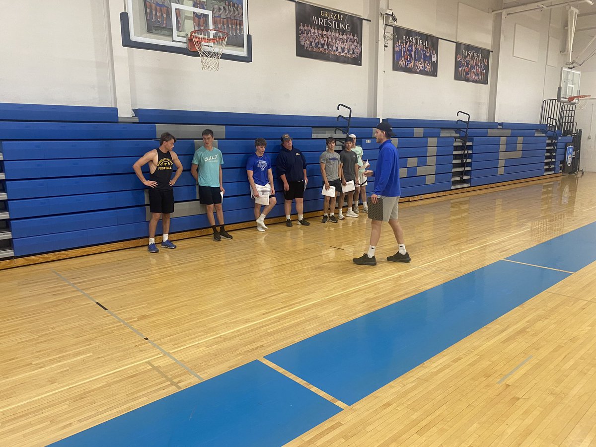 Summer workouts have begun! The Mankato OFC is running our Summer workouts for anyone and everyone in grades 7-12! We had 40+ student-athletes show up for day 1! Today, they examined landing mechanics, lunge and squat form, and tested a seated MWF all throw for power.
#jOURney24