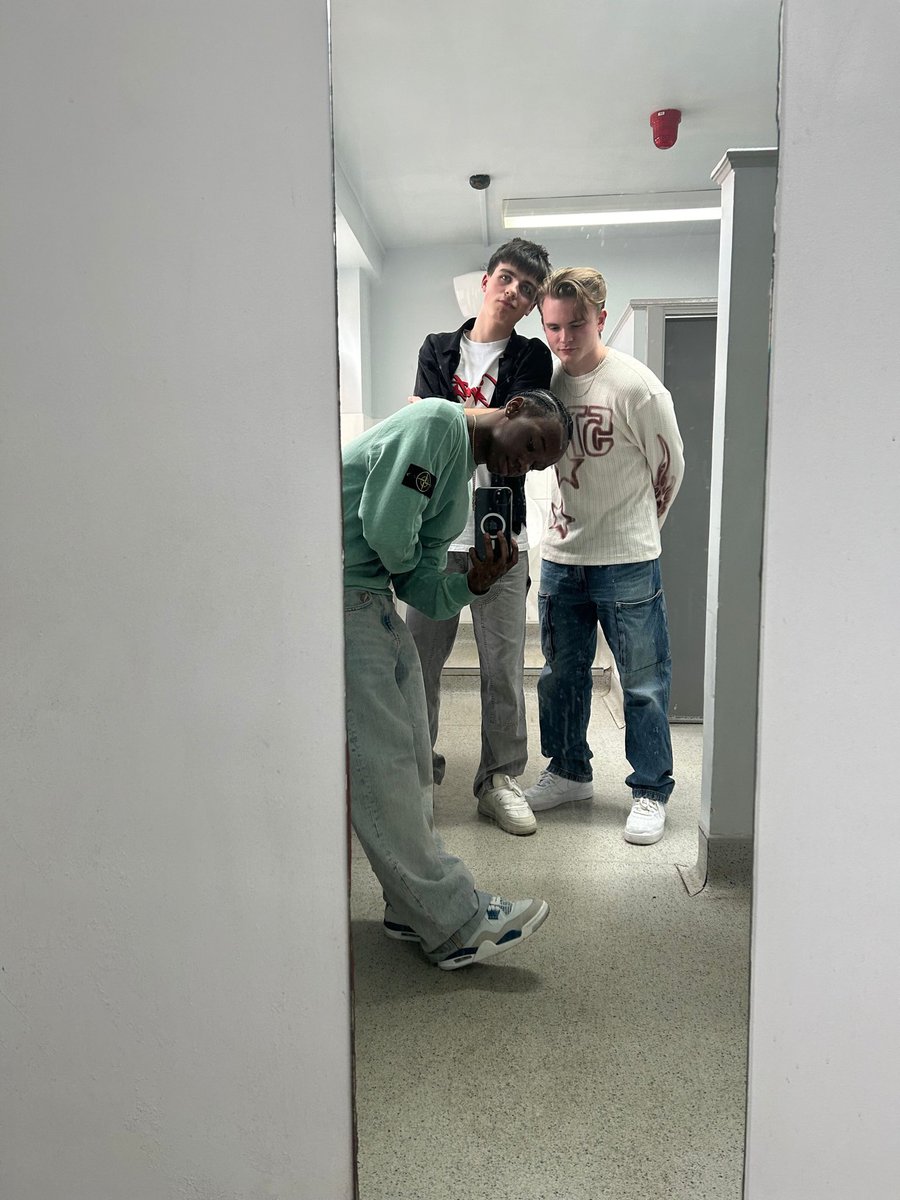 Absnt Mind tweet media