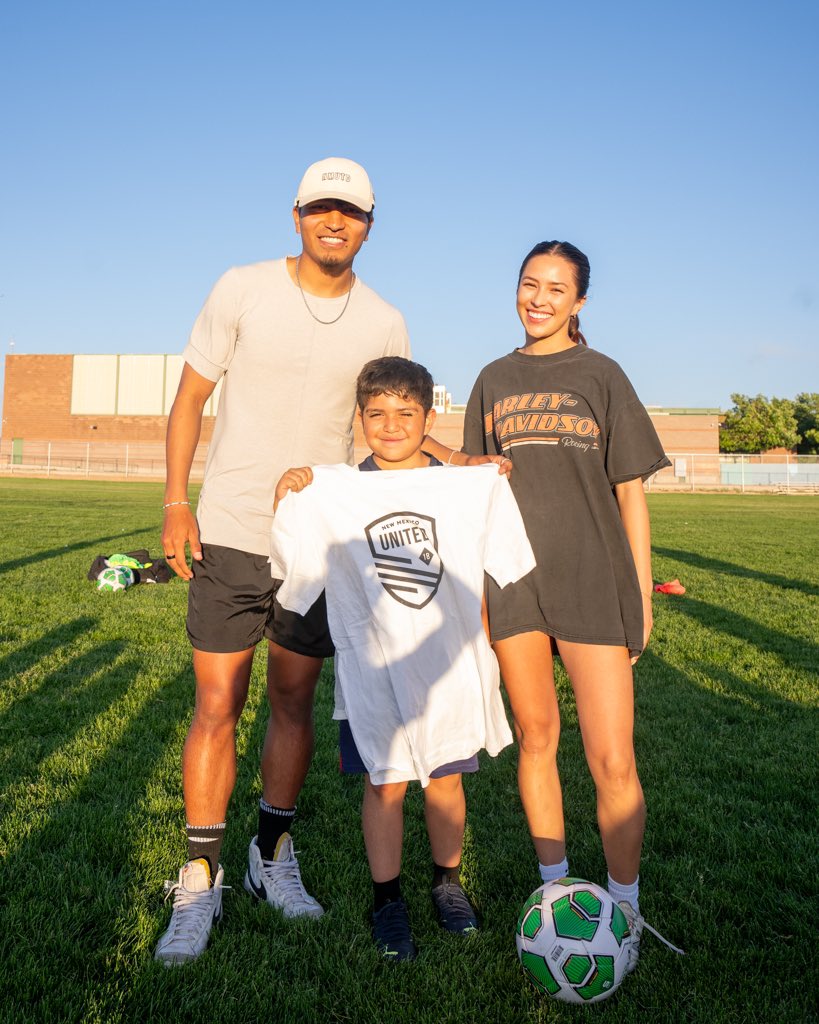 NewMexicoUTD's tweet photo. Coaching our Community 💛

@nicky_0898 and his partner Emma set aside time from their week to spearhead Van Buren Middle School's afterschool soccer program ⚽️ https://t.co/WgoQU88Gi3