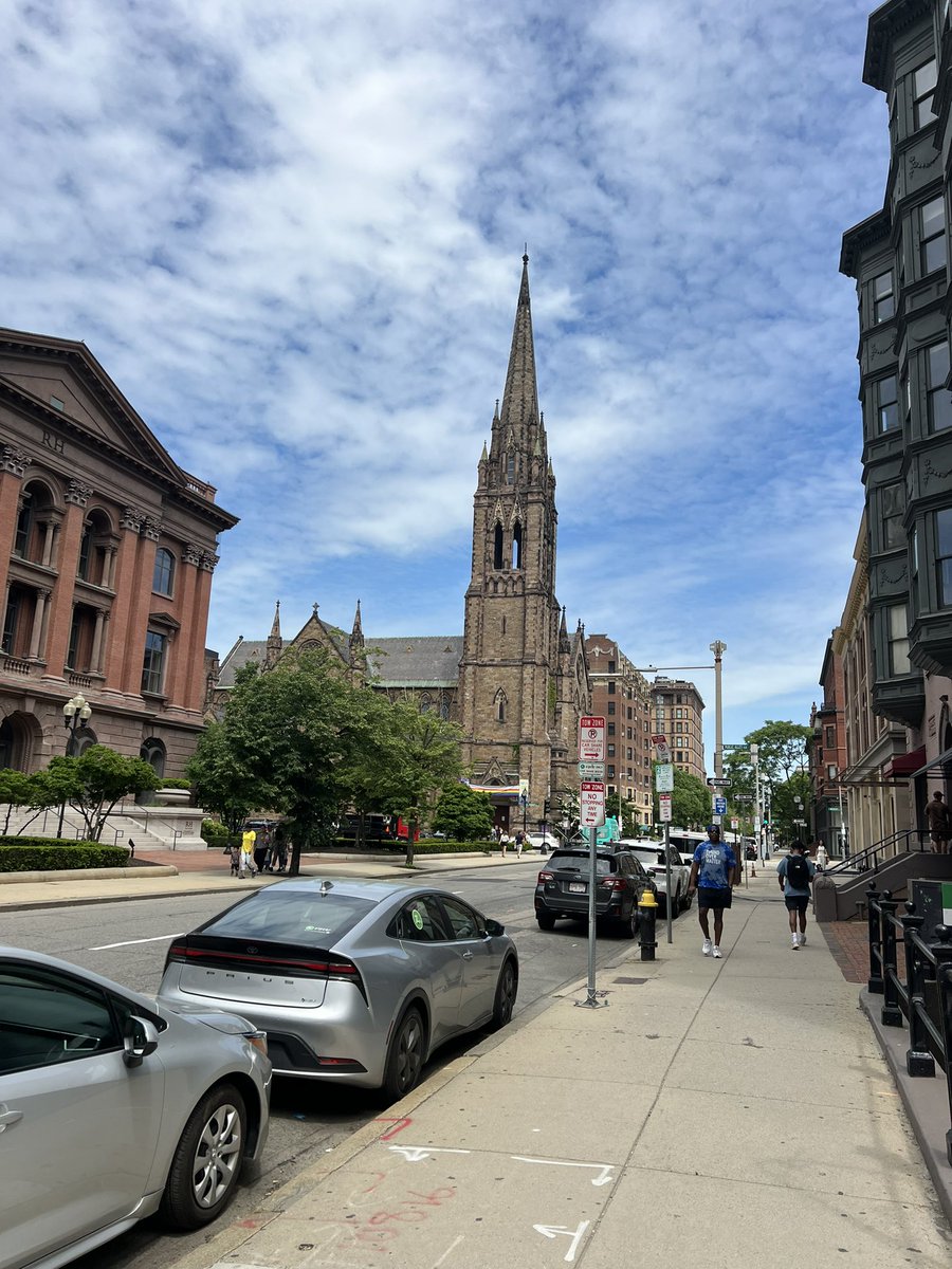 KripsJason's tweet photo. Boston! What an incredible city!! Started off our day with a 7 km run around the Boston Commons #running #runchat #runners #bostoncommons https://t.co/HaiaPkmAub