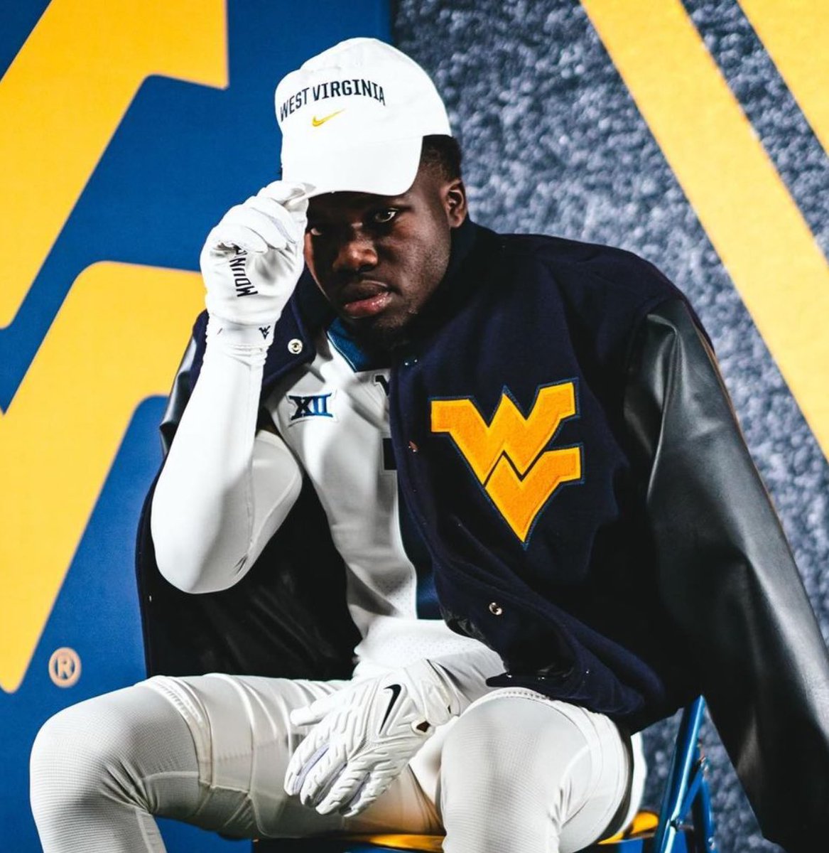 voicemorgantown's tweet photo. Monster get for the Mountaineers! ⭐️⭐️⭐️⭐️ RB Deandre Desinor has committed to #WVU!

Desinor chose West Virginia over offers from Alabama, Florida, Florida State, Pitt, Penn State and many others! WELCOME HOME @1deandredesinor https://t.co/KLq46x2paz