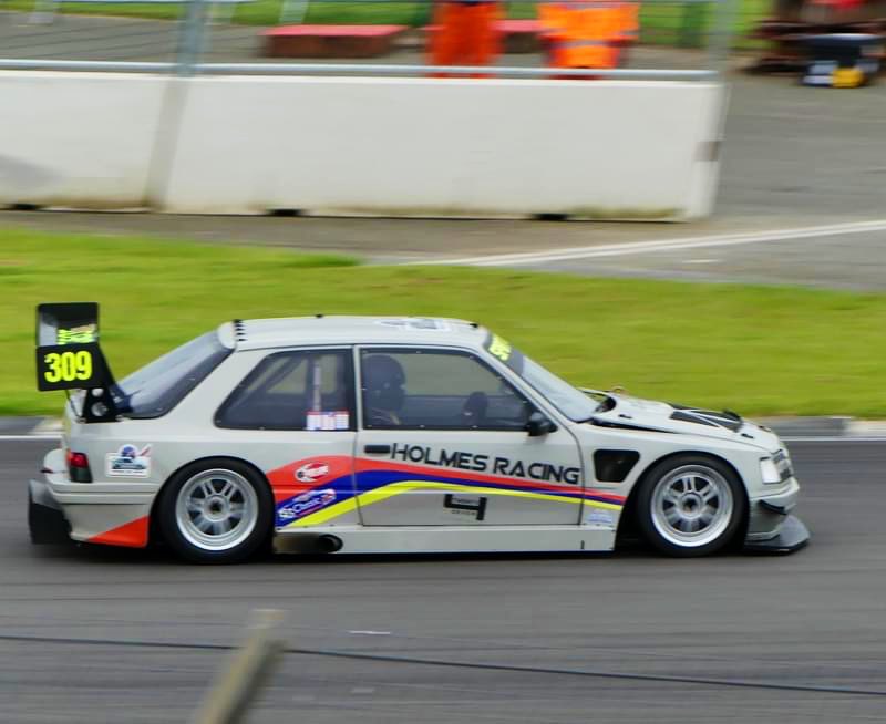 Thundersaloons's tweet photo. Spotted: SS&amp;M race results from Silverstone -

Race 1
🥇Plant - Austin Healey
🥈Ward - Baby Bertha
🥉Lancashire - Morgan

⏱️ Morris - Peugeot: 58.1

Race 2
🥇Southcott - MG Midget 
🥈Light - Ford Capri
🥉Ward 

⏱️ Southcott: 58.7 

#SpecialSaloonsModsports 

(📸©️ @greenwayfoods) https://t.co/r5ejZHBANV
