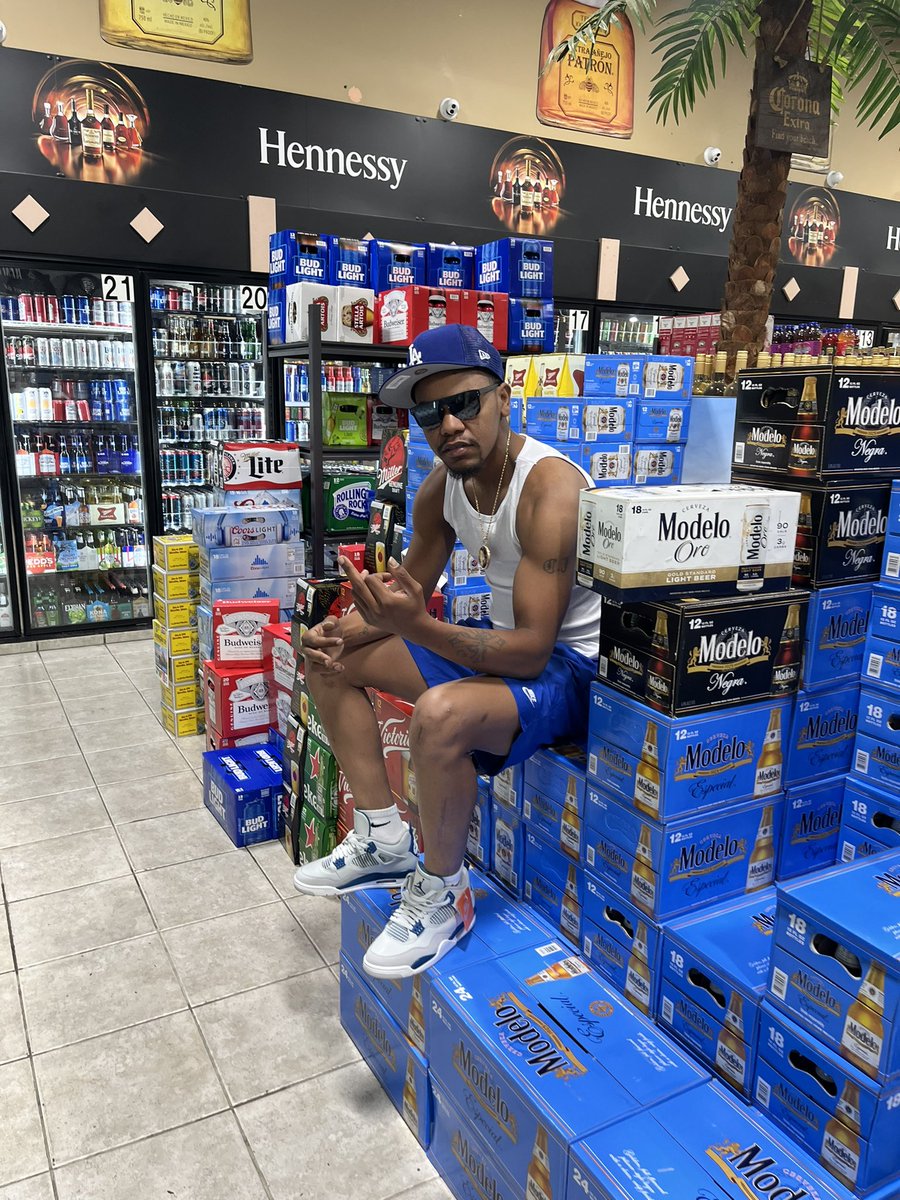 freemysis's tweet photo. I’m 1 of 1 bitch I’m rare ‼️‼️😮‍💨 https://t.co/3MBBukuCwl