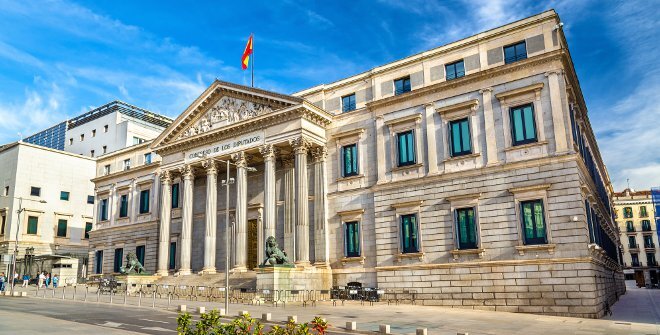 _constitucion78's tweet photo. La #CE1978 solo ha sufrido dos modificaciones: la referida al artículo 13.2, referido al voto de los extranjeros, y el 135 para garantizar la estabilidad presupuestaria. https://t.co/GuTe7YXFXu