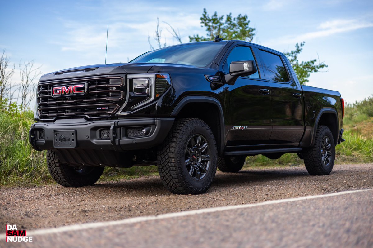 DaSamNudge's tweet photo. She’s a beaut

@GMC https://t.co/bMM0tnJrc5