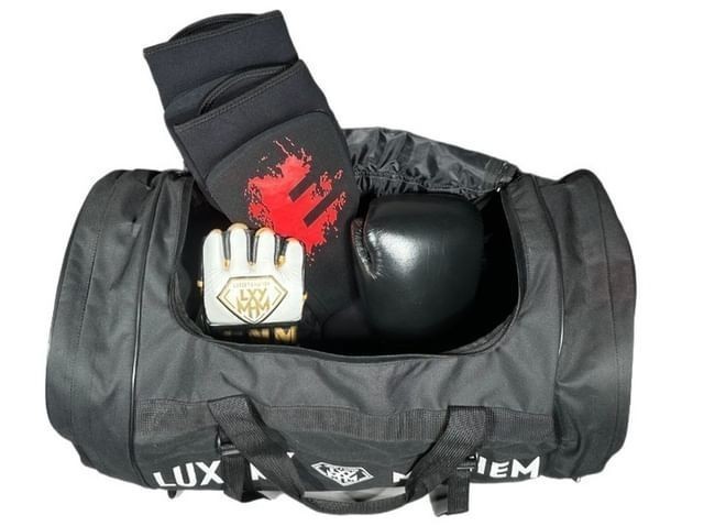 LuxuryMayhem's tweet photo. Carry all your gear in the one place!

Our hybrid training duffle bag designed to carry all your essential gear and accessories, helping you stay organized and focused during your training session.

Order yours today: https://t.co/p5obAJwg6A

#trainingbag #traduffle #gym #gymbag https://t.co/coJHqCsZU0
