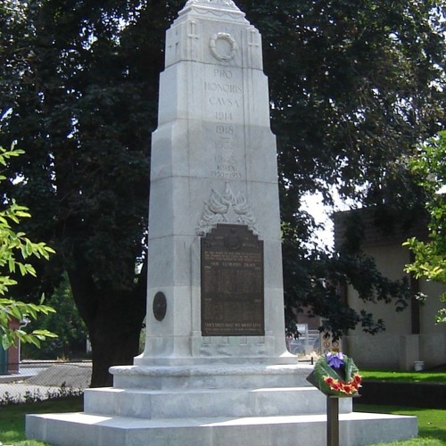 WPFFAL2036's tweet photo. June 3rd marks the 100th anniversary of the dedication of our Whitby Cenotaph. Let us never forget the men and women who have died protecting our freedom. https://t.co/9PvP3tcCYp