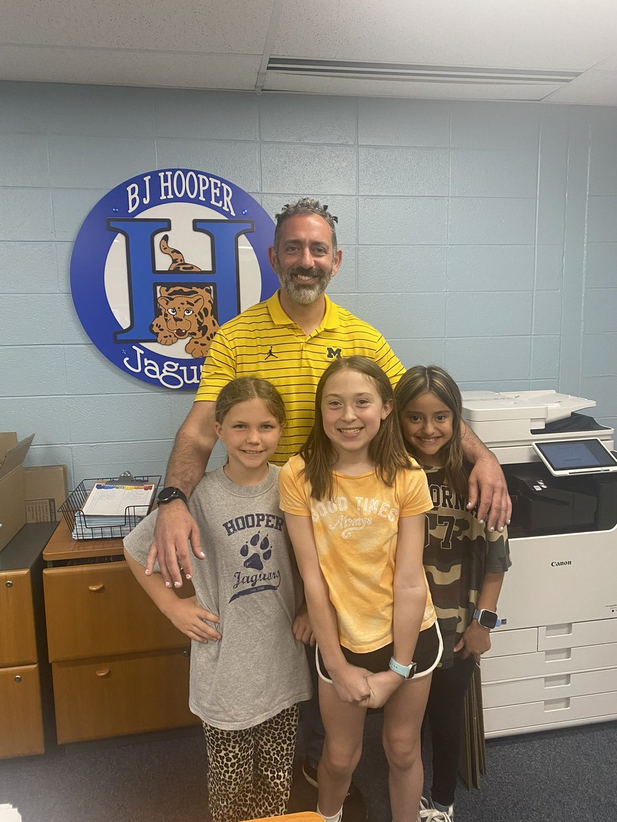 Feldman1Steve's tweet photo. These kids asked me on the first day of school if they could paint my nails and do my hair on the last day of school. Well, they didn’t forget. #principallife #makingschoolfun https://t.co/xw7CVAGZl0