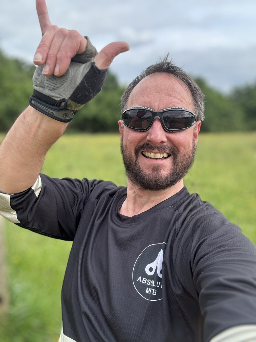 Adski11892's tweet photo. Well the soul meter has been topped up.  EMTB around #itchenvalley and today sporting the oh so fetching Olive/Black Long Sleeve Jersey from @Absolutemtb1 #worldbicycleday https://t.co/pT7dOk7JE6