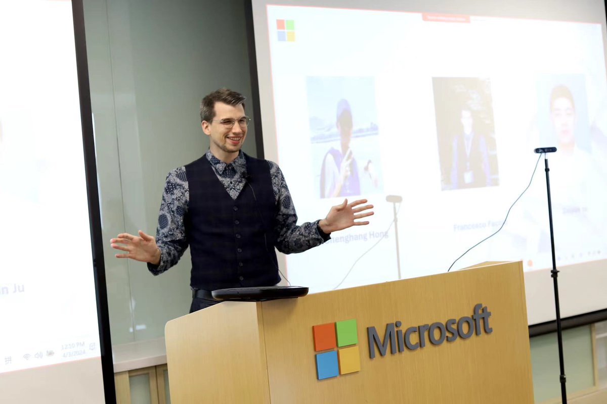 FaccioAI's tweet image. Recently, I had the pleasure of giving a talk at Microsoft Research Asia in Beijing on 'Learning to Extract Information from Neural Networks.' Met lots of brilliant minds there!
#MSFTResearch