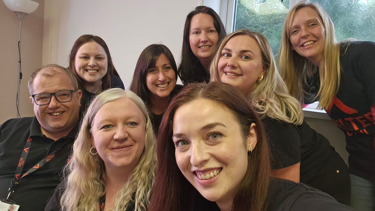 ShelterCymru's tweet image. Dwedwch helô wrth ein tîm Codi Arian! Mae cyfle i ymuno â’r tîm llwyddiannus hwn fel Swyddog Digwyddiadau a Chodi Arian Cymunedol. Ewch i’n tudalen swyddi gwag er mwyn dysgu mwy a gwneud cais cyn 10yb ddydd Llun 10 Mehefin: bit.ly/3UwNJ63 #CodiArian #SwyddiElusennau