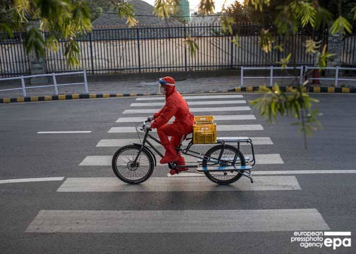 DhakalSaurav's tweet photo. @karkat46 @Bhajumahesh @smadixit @Samaya290 @KarnaliRiders @deependradc @rupajoshi @BhushanTuladhar @ktmcyclecity @CycleSuman @nepalcyclecity @SagarOnta @usapkota @basnyatdev @Online_khabar @baabajee @madhavjee @Storycycle @MaheshwarDhaka1 @gbudhathoki @kanchan_jha @prajdhan @narayanwagle @ShahBalen काेभिडकाे बेला साइकलले मिलेर "ताताे भात" अभियान चलाएका थिए ।
#WorldBicycleDay #03June #2020
EPA-EFE/ @Narendraphoto https://t.co/CIgVTba1zZ
