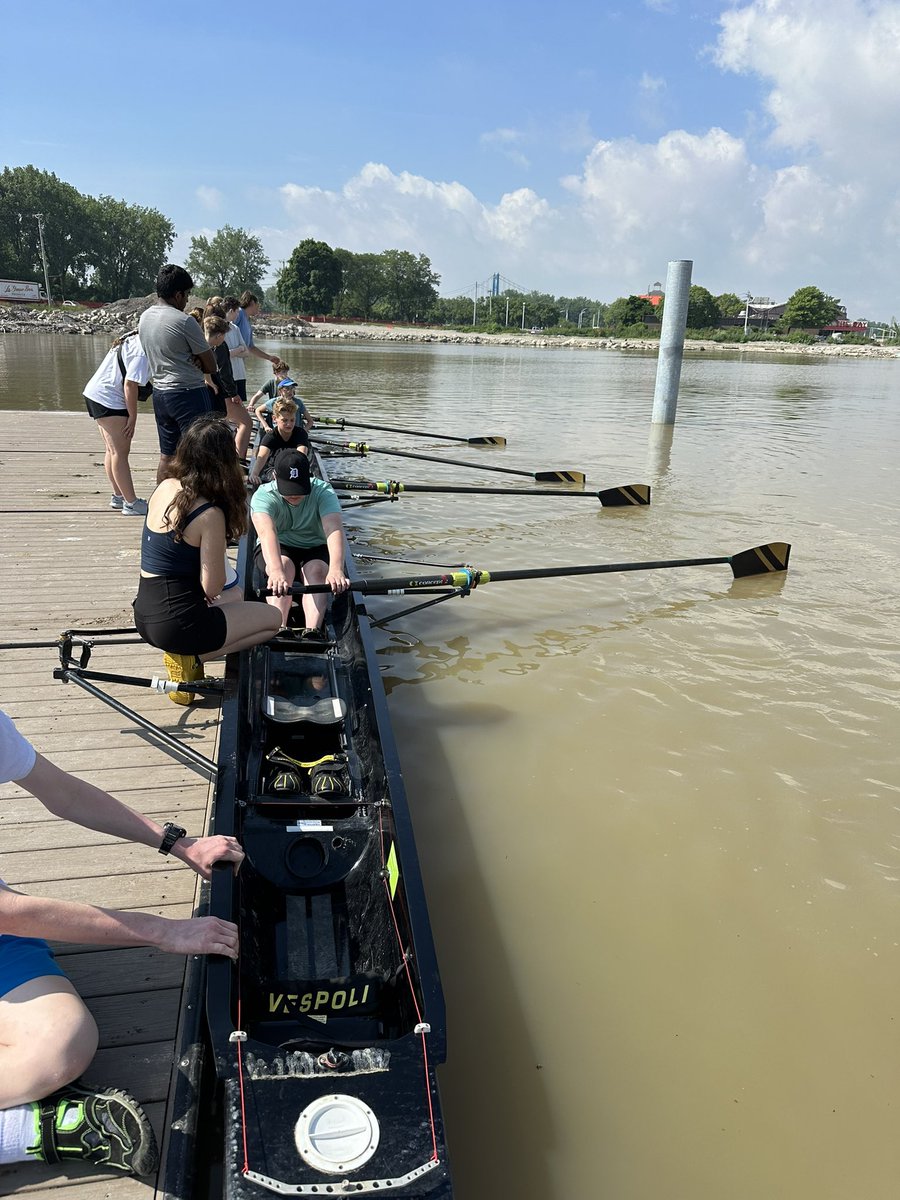 JacketCrew's tweet photo. Our first day of Learn to Row was a huge success! Interested in trying out rowing? Join us for our second Learn to Row camp from July 29 - August 2 from 5:00-8:00p, open to all students entering grades 7-12. Sign up here: https://t.co/GZJRgqgeFN @PburgAthletics https://t.co/C6HWsM1Q6Q