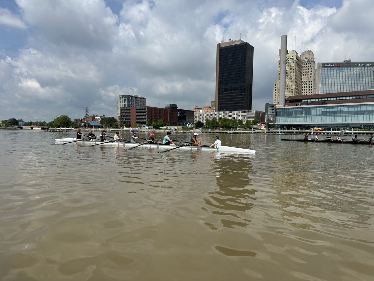 JacketCrew's tweet photo. Our first day of Learn to Row was a huge success! Interested in trying out rowing? Join us for our second Learn to Row camp from July 29 - August 2 from 5:00-8:00p, open to all students entering grades 7-12. Sign up here: https://t.co/GZJRgqgeFN @PburgAthletics https://t.co/C6HWsM1Q6Q