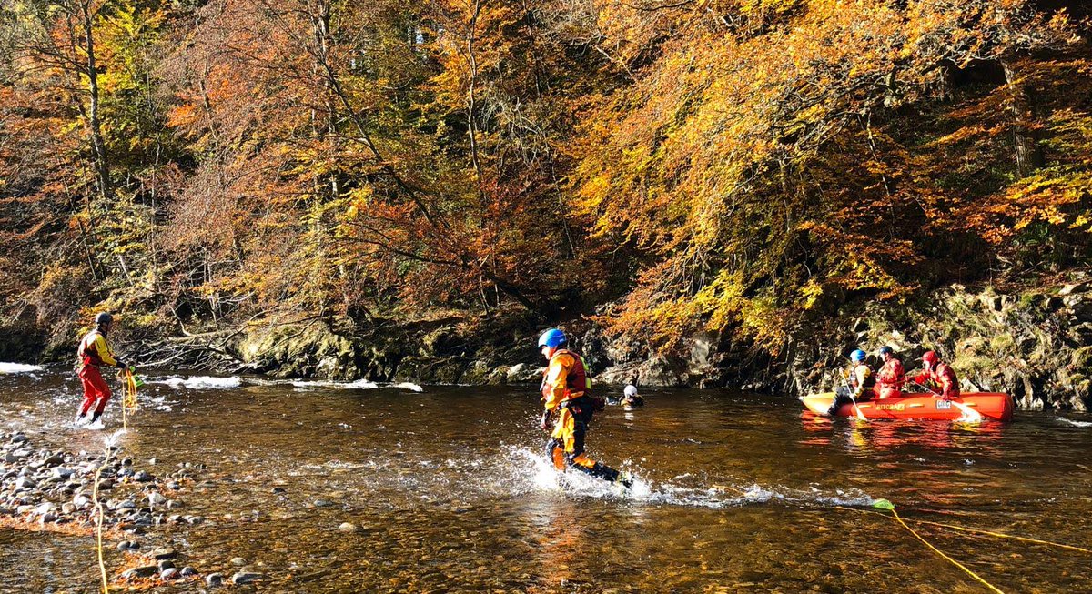 This week we want to acknowledge the volunteer mountain rescue teams across Scotland who, for over 60 years, have been helping people who find themselves in difficulty in our hills, mountains, and outdoor spaces.  🚨⛰ (1/4)