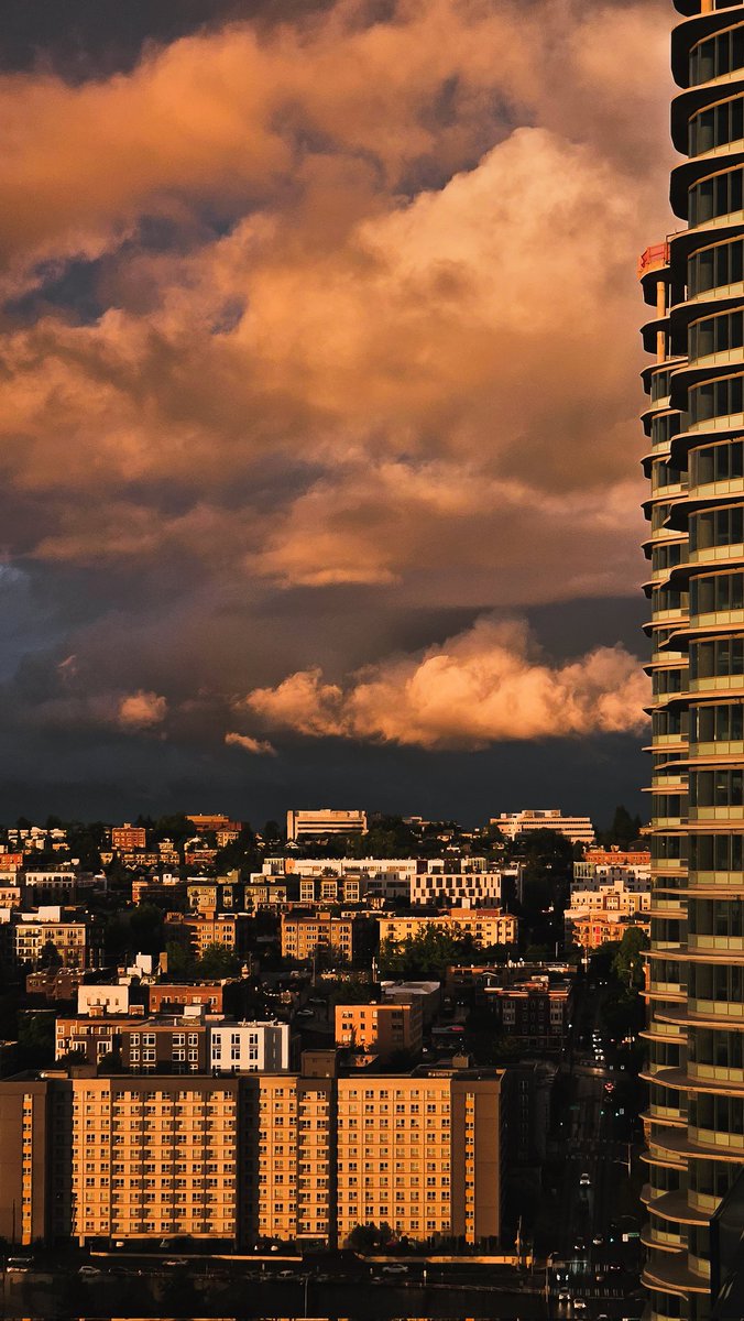 DarykChilds's tweet photo. Recent #Seattle sunsets :D

まだまだ日本が恋しいことあるけど、こんな夕日見れると癒される https://t.co/T3EWdVfMX5