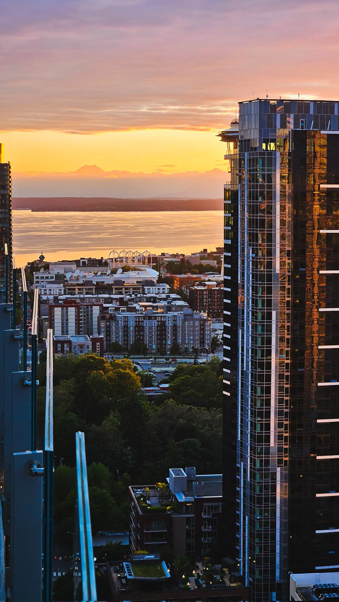 DarykChilds's tweet photo. Recent #Seattle sunsets :D

まだまだ日本が恋しいことあるけど、こんな夕日見れると癒される https://t.co/T3EWdVfMX5