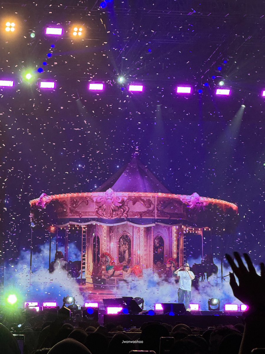 jwonwoohoo's tweet photo. Sharing some of my fav shots from Lonsdaleite in Jakarta! ✨
Shining shining, just like a diamond 🥹

#백현 #BAEKHYUN #Lonsdaleite
#LonsdaleiteinJakarta @B_hundred_Hyun @BAEKHYUN_INB100 https://t.co/Wdk97IsVxB