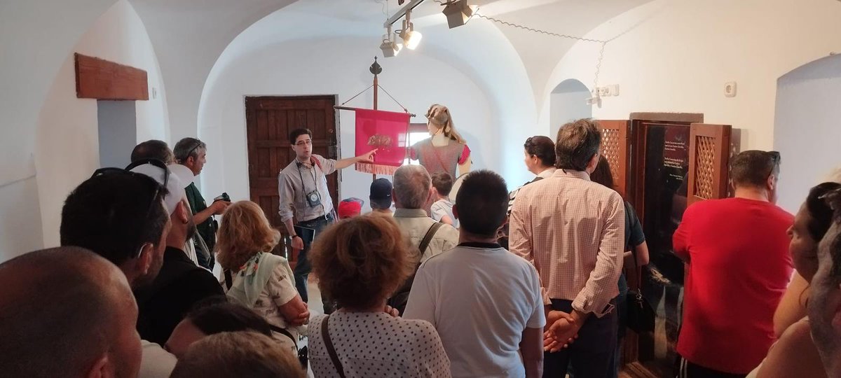 Como legionarios por un día en un campamento romano. Así hemos querido que se sintieran los integrantes de la Asociación Vecinal Urb. Cáceres el Viejo entre las ruinas arqueológicas del mismo nombre. 
guiashistoriadorex.com/roma-victrix-l…