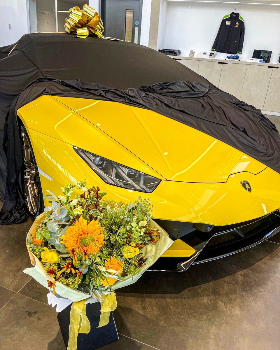 We love days like this.

Congratulations to our newest Lamborghini Huracán owner!

Enjoy every thrilling moment behind the wheel of this stunning car.

#Lamborghini #Huracan #LamborghiniTunbridgeWells
