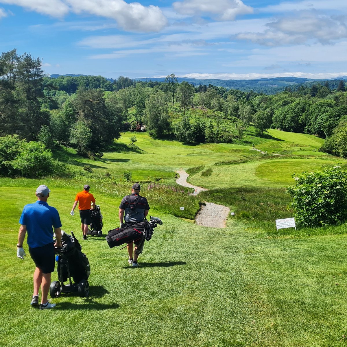 WindermereGolf's tweet photo. πΈ Thanks to Golf Lake District and their visiting group for sharing this fantastic pic of their day at Windermere this weekend. β³οΈ ππΌββοΈ βοΈ ππ»
#12thhole #golfcourse #golfday #golf #windermere #lakedistrict #golfers #golfer #golfgroup #whataphoto https://t.co/cJHN3UGttU