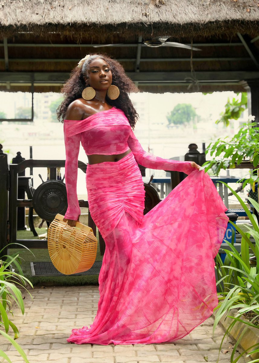 mich_lagos's tweet image. Step into summer with our stunning Elsie two-piece.

Size 6-22.
8pieces available. 

Delivery takes 3-5 working days.
Send us a dm to shop.

#SummerFashion
#PinkDress
#TwoPieceSet
#ChicStyle
#SummerVibes
#EffortlessElegance
#FashionInspo
#SunnyDays
#BreezyNights
 #StylishOutfit