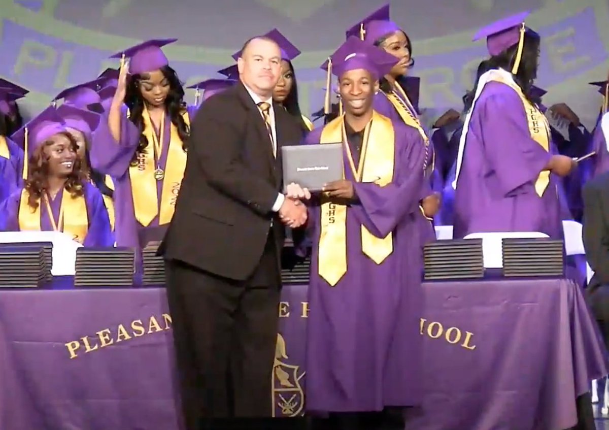 JEFCOED's tweet photo. Pleasant Grove High School graduates, you did it! 🎓👏 As you bid farewell to high school and step into the world beyond, know that you have the knowledge and skills to succeed. Congratulations, and may your future be filled with endless possibilities! #ClassOf2024 @pghs_spartans https://t.co/QDCXTMlBgF