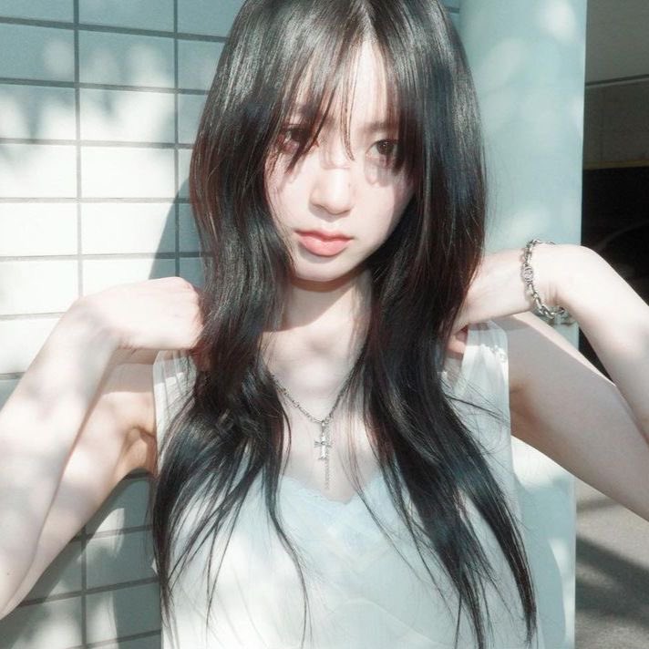 ⠀
⠀⠀⠀ขอเสนอ 
⠀⠀⠀ทับทิม ดรัลพร , วิศวะการบิน 
⠀⠀⠀และ 
⠀⠀⠀เจ้าจันทร์ เพ็ญนีติ์ , อักษรศาสตร์ 
⠀⠀