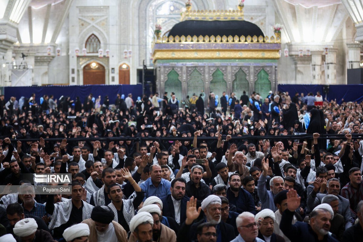 IranManagua's tweet photo. La ceremonia del 35º aniversario del fallecimiento del fundador de la República Islámica de Irán, el Imam Jomeini (que descanse en paz), se celebró el lunes en Teherán con la participación de un gran número de personas.
https://t.co/cu2m6t2BKP https://t.co/qocSLO0gWn