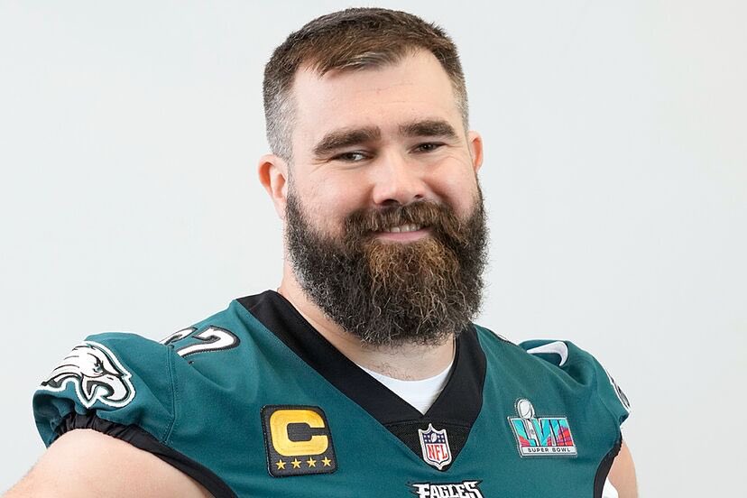 BuzzingPop's tweet photo. Jason Kelce reveals that he doesn’t wash his feet:

“All of you have been fed diabolical lies that washing every crevice of your bodies and hair, all the time is somehow better or healthier. https://t.co/c9e7nY3jIr