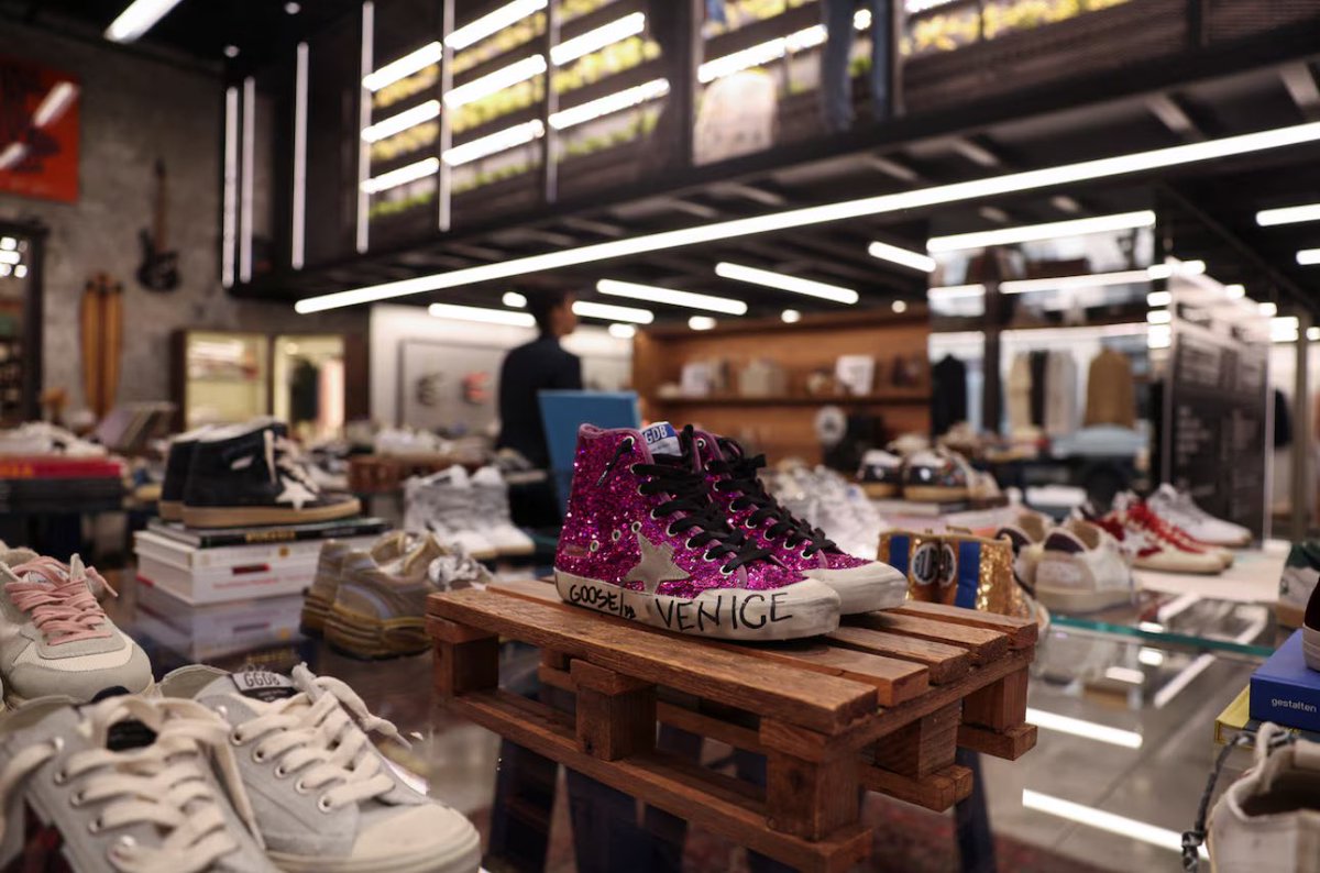 GeorgiGvakharia's tweet photo. Golden Goose, known for its $500 "vintage finish" sneakers loved by celebs like Taylor Swift, is eyeing a €3B IPO in Milan. With $637M revenue in 2023 and 21 new store openings, can they keep shining in a market where luxury experiences are the new trend?  #LuxuryMarket #LuxuryGoods