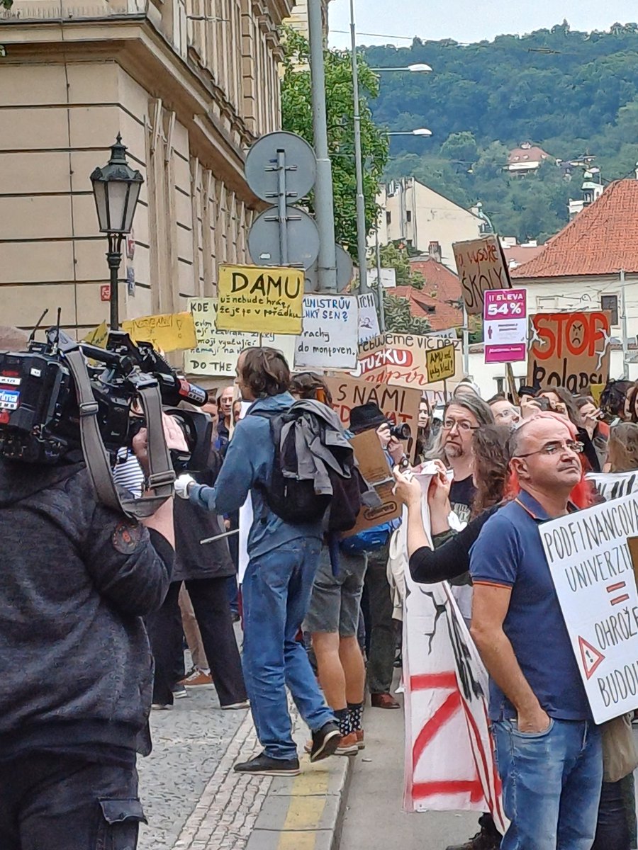 Dnešní demonstrace za důstojné podmínky pro VŠ se vydařila👌