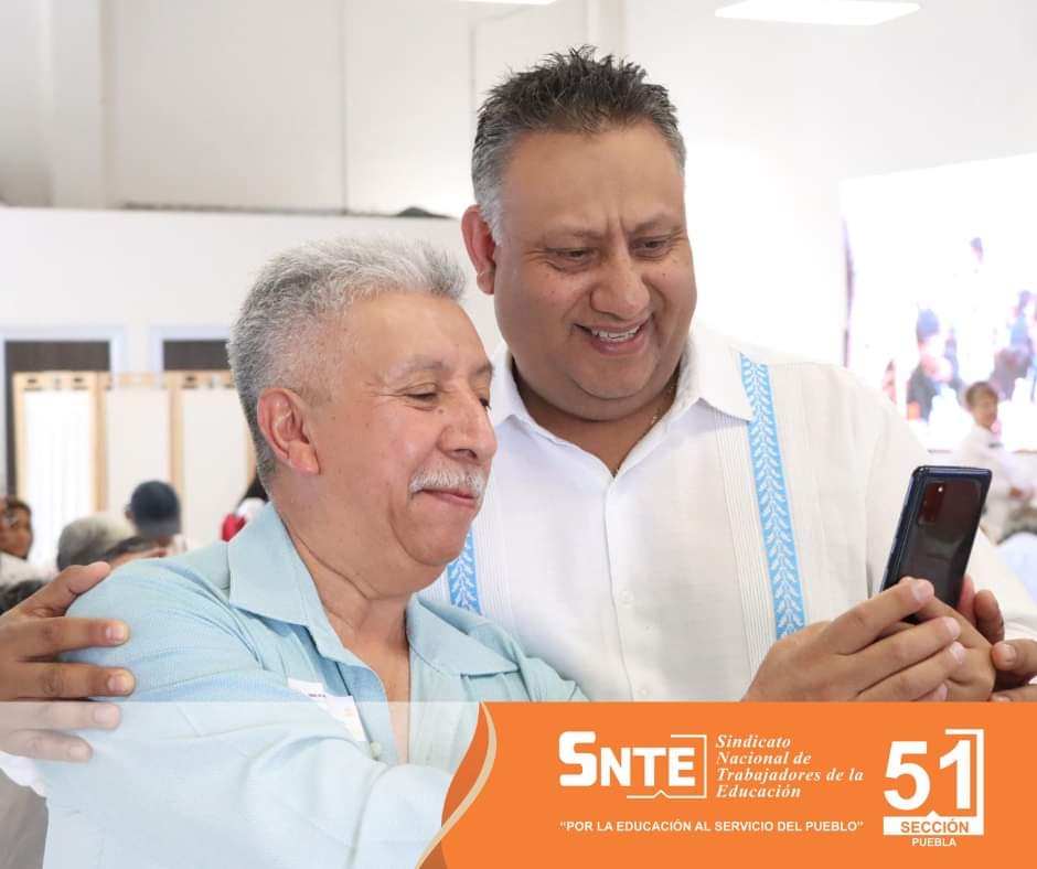 ComSnte51's tweet photo. 🟠Los compañeros que confiaron en el Fondo de Ahorro SNTE 51, reciben los beneficios de ahorrar y ver multiplicado su dinero. Recientemente, el secretario general del #SNTE51, Alfredo Gómez Palacios, entregó 53 estímulos por jubilación o pensión por un monto superior a los 15 mdp https://t.co/2cWAy2STC2
