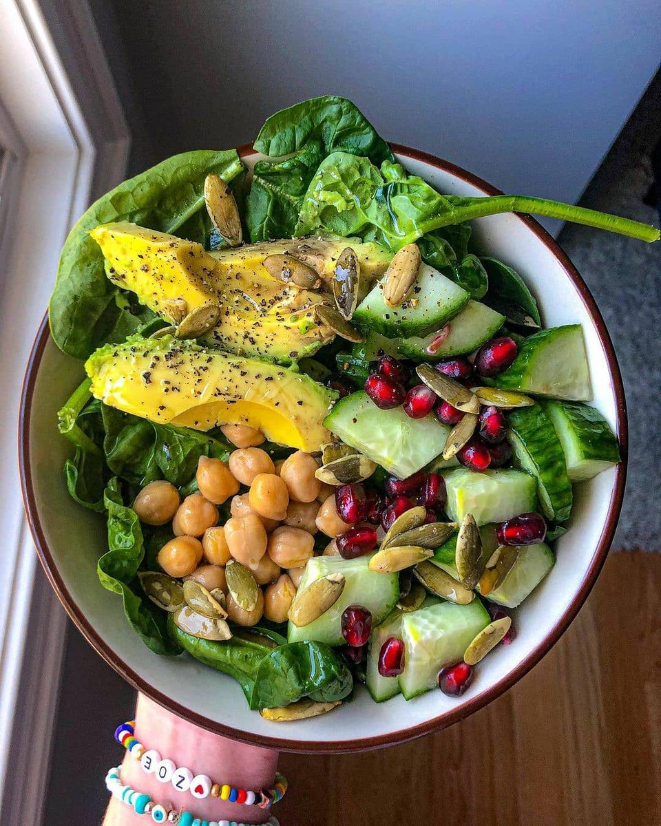 Lowcarbjiji's tweet photo. Bowl consists of baby spinach, half an avocado, cucumber, chick peas, pom seeds, olive oil and pumpkin seeds or pepitas.

By: whatzoeeeats
#ketogeniclife #ketosnacks #ketomeals #ketobreakfast #sugarfree #ketolove #ketofriendly #lowcarbfood #ketogeniclifestyle #ketojourney https://t.co/CfUbPTYeif