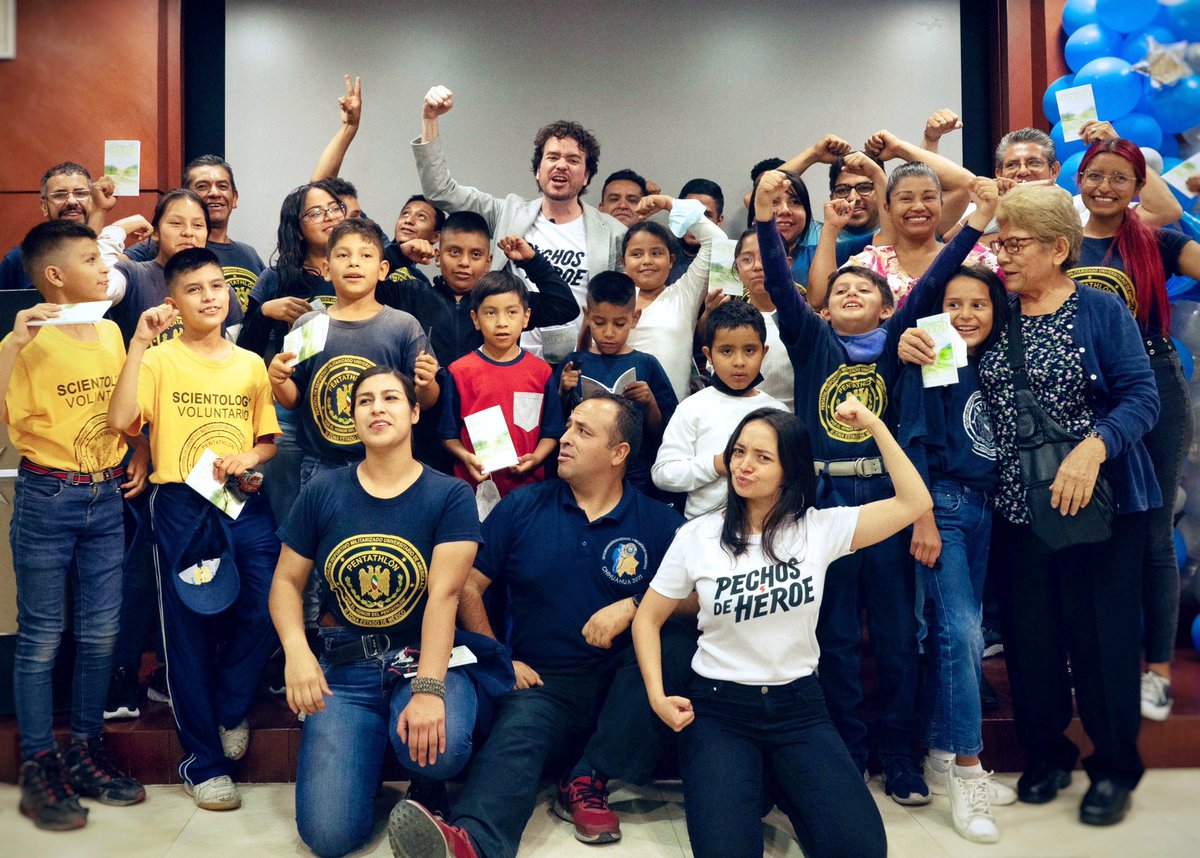 SircomediaFound's tweet photo. Durante la gira de actividades de @PechosdeHeroe en México conocimos la historia de cientos de personas de todas las edades ♥️ https://t.co/wCayMfEhyY