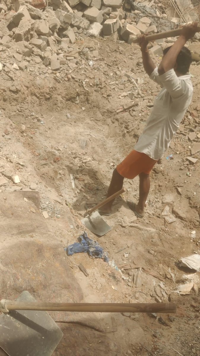 LittleIndiaLIF's tweet photo. is digging a Water Harvesting in a slum crime? Delhi-Police has beaten few people for doing so &amp; demanding money. Basti named Singi near E2 Vasant Kunj. Yet construction of house is allowed in full swing by taking a bribe @dcp_southwest @JoonBhupinder @LtGovDelhi @rameshbidhuri https://t.co/LaXlzYWvsP