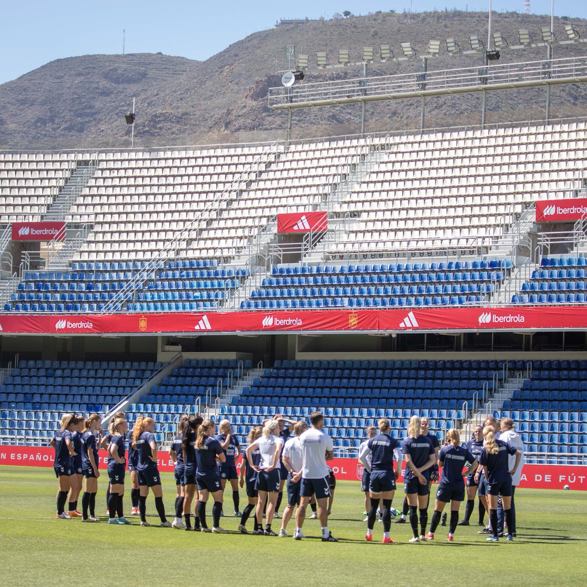 Final preparations 💪 🇪🇸-🇩🇰 📅 04.06.2024 ⏰ 21.30 #ForDanmark #WEURO2025