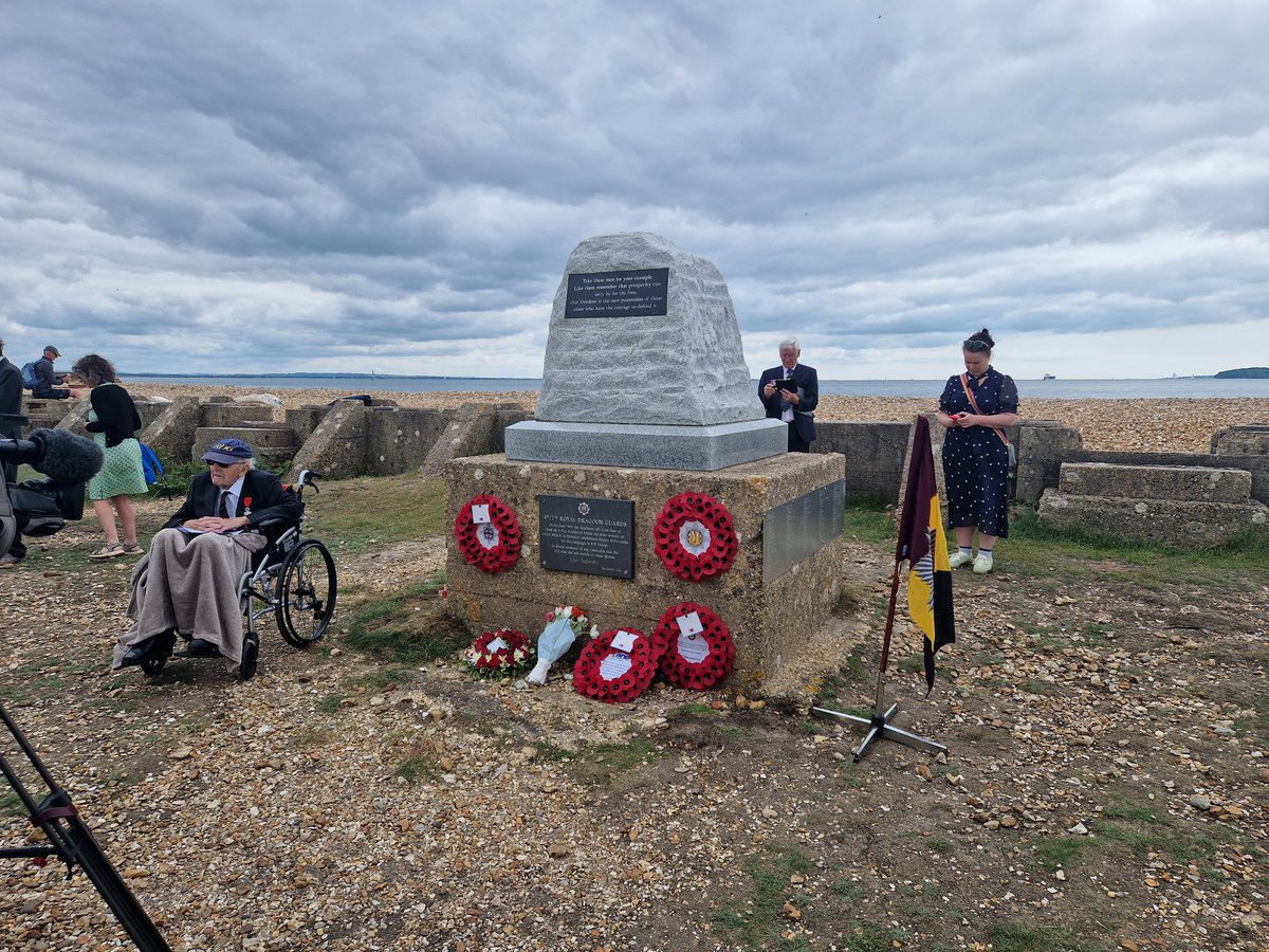 Applemore tweet media