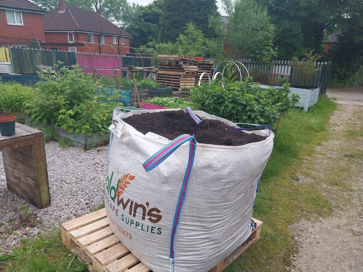 Thank you to <a href="/suezUK/">SUEZ UK</a> and the GMCA recycling compost team for today's delivery. Big thanks to Margaret, Marie, Dave and Pete for their help today too <a href="/recycle4gm/">Recycle for Greater Manchester</a> #foodgrowing #breightmet