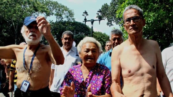 “Después de 24 años de gobierno, los adultos mayores siguen en pobreza extrema”

Edgar Silva, presidente del Comité de Jubilados y Pensionados, denuncia que la “Ley de Pensiones” es una maniobra electoral de Maduro sin soluciones reales para la población. provea.org/entrevistas/ed…