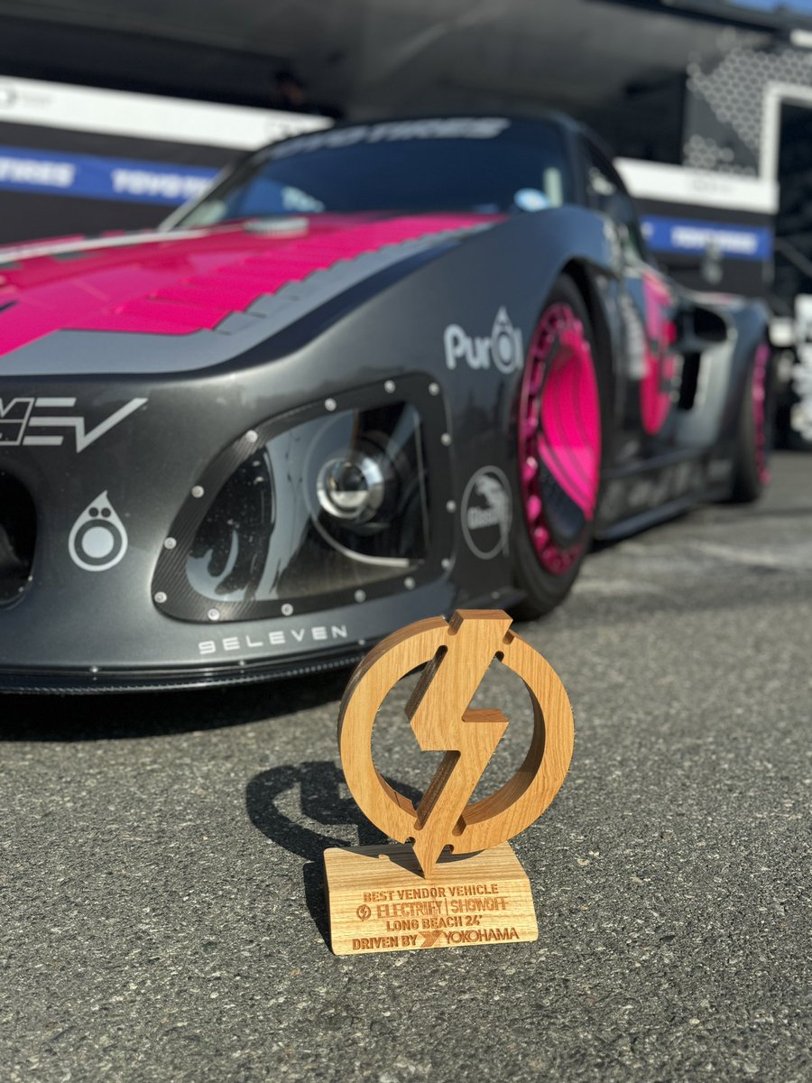 bisimoto's tweet image. What an honour!
The  636hp #Bisimoto @porsche 935 #K3V won the prestigious "Best Vendor Vehicle" award, courtesy of @ElectrifyExpo .
.
Thanks to @ToyoTires and my other technical partners for the support towards this bestowed trophy.