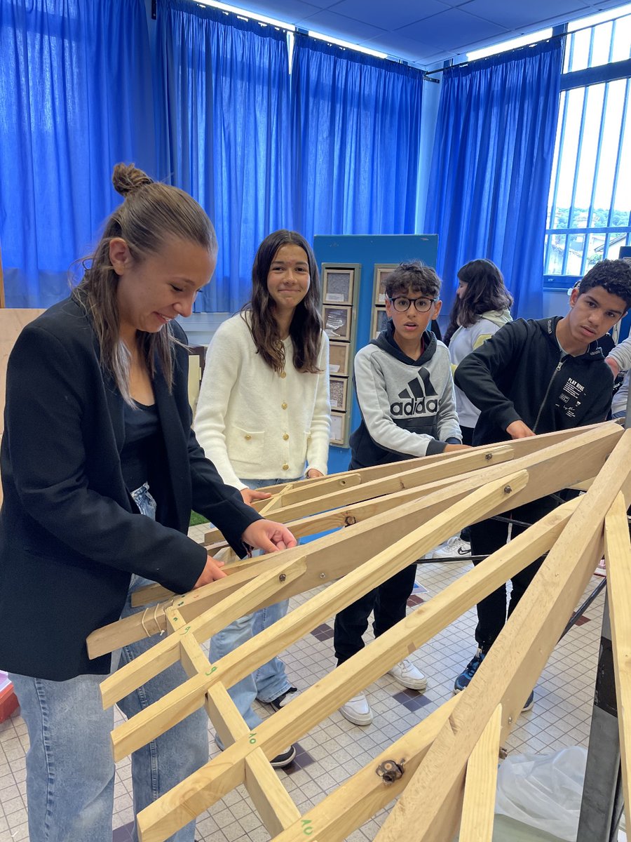 👨‍🔧Dans le cadre du parcours avenir et de la découverte des métiers, M. Gaël Rivé, artisan messager au profit de la CAPEB (Confédération de l’Artisanat et des Petites Entreprises du Bâtiment) de la Meuse est venu rencontrer toutes les classes de cinquième durant 4 jours.