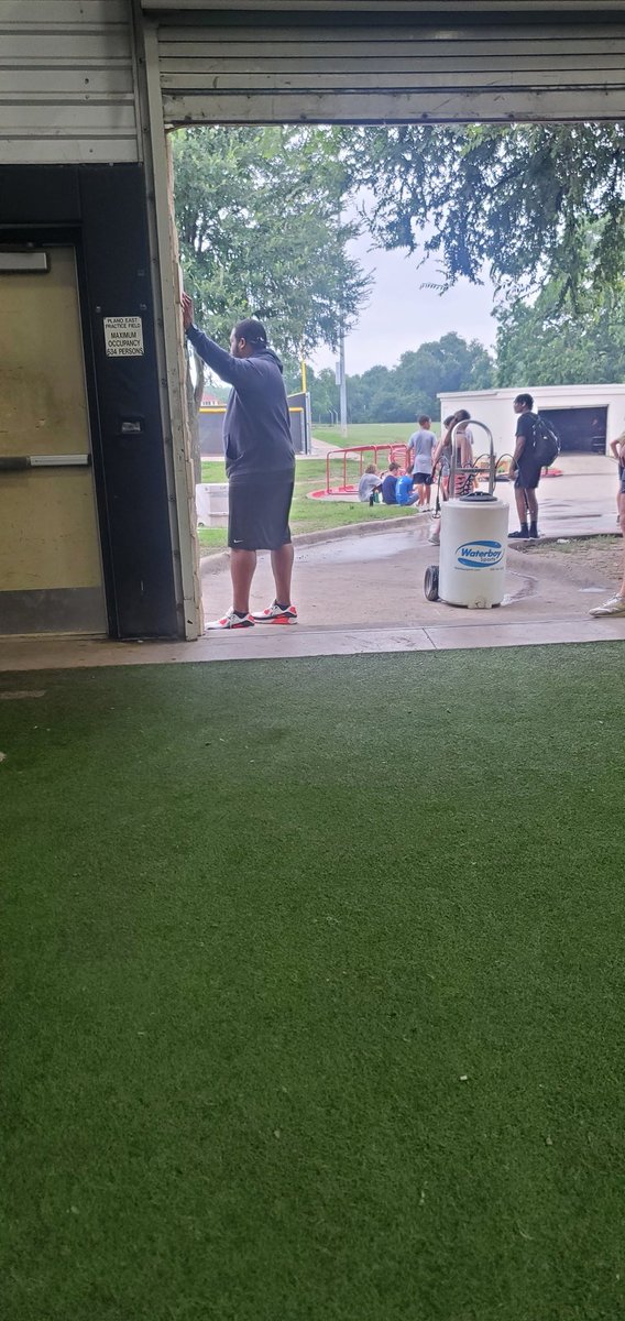 CJSmash98's tweet photo. 13 years ago, I walked into plano east for the first time. I was green in terms of football and this brotha didn't make me feel bad about it. 13 years later and we back like we never left. Good having you back and let's get it poppin big bro. @Coach_NCollins https://t.co/2e3tB7SMyO