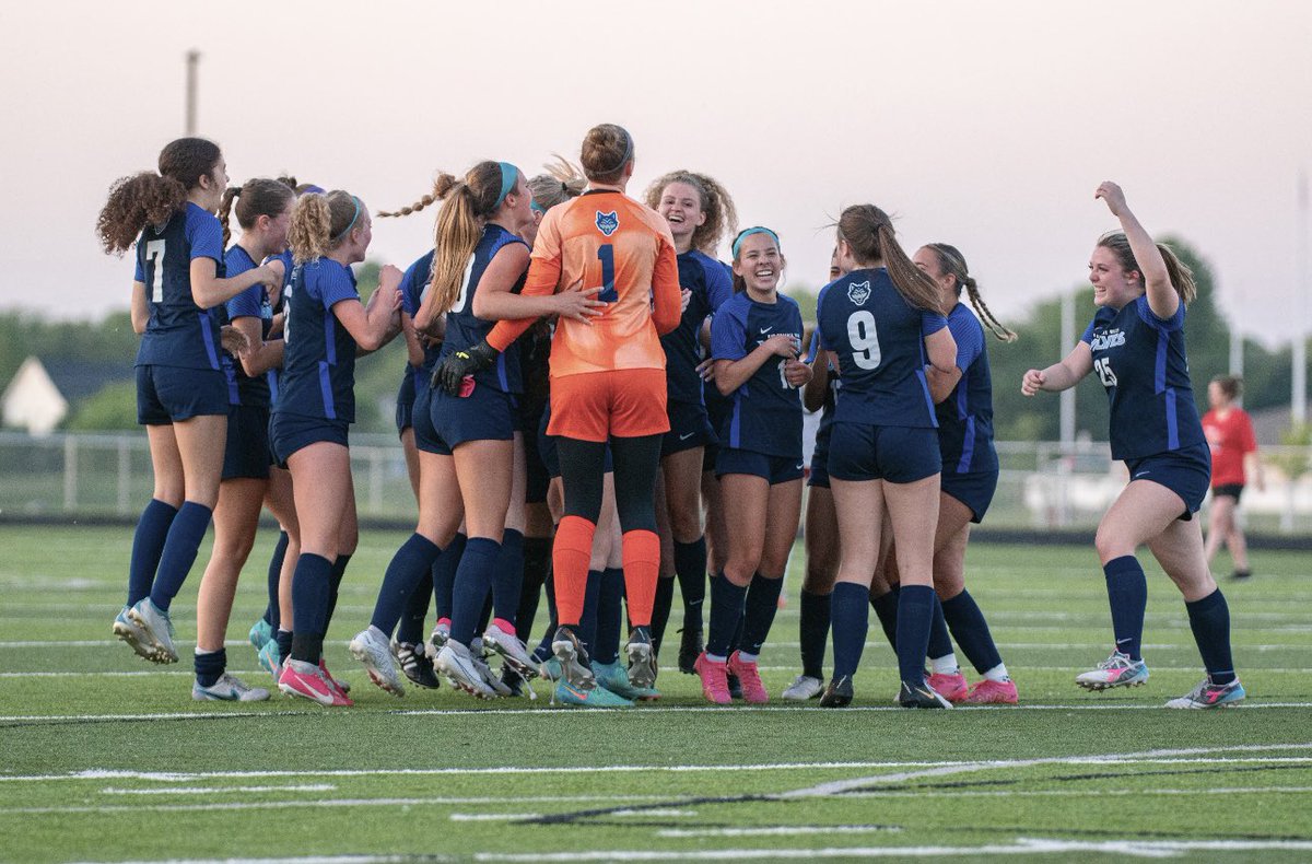MiraPetri's tweet photo. That’s a wrap for high school! Thank you to everyone who came to cheer us on this season, along with my coaches and teammates who’ve made me a better player. See you all next year👀

@ImCollegeSoccer @ImYouthSoccer @WisconsinSoccer @PrepSoccer @SoccerMomInt @Big8Con @SPWWolves https://t.co/iujz6TEGyG